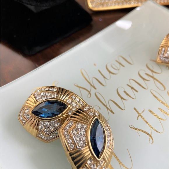 Nina Ricci Paris Showstopper Earrings - Picture 5 of 7